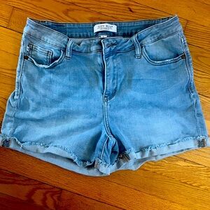 Judy Blue Mid-Rise Cuffed Denim Shorts Light Wash